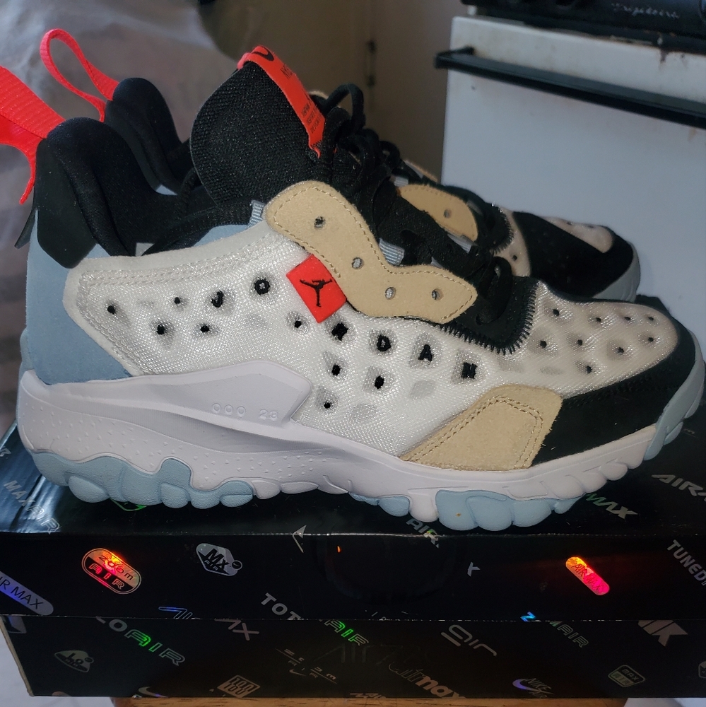 Jordan Delta 2s White/Multicolor - Picture 2 of 7